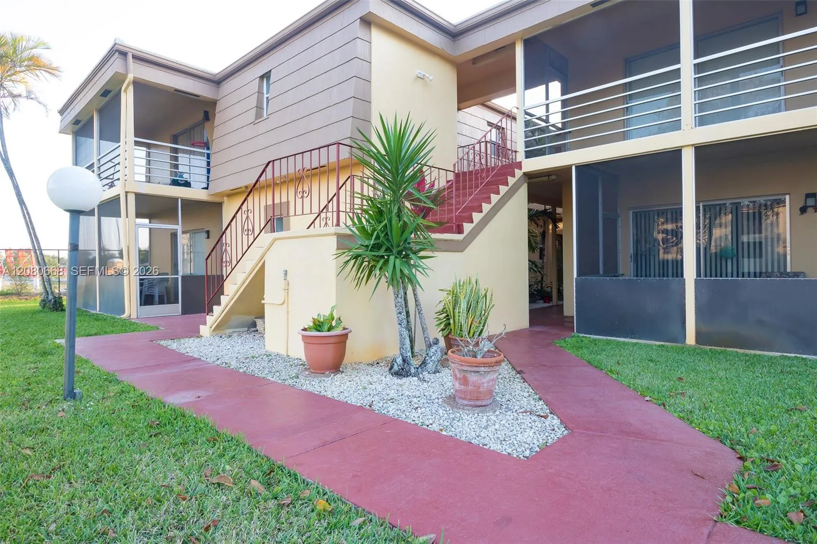 Foto de propiedad en 8900 NW 38th Drive 7, Coral Springs, FL 33065 Coral Springs con MLS# 