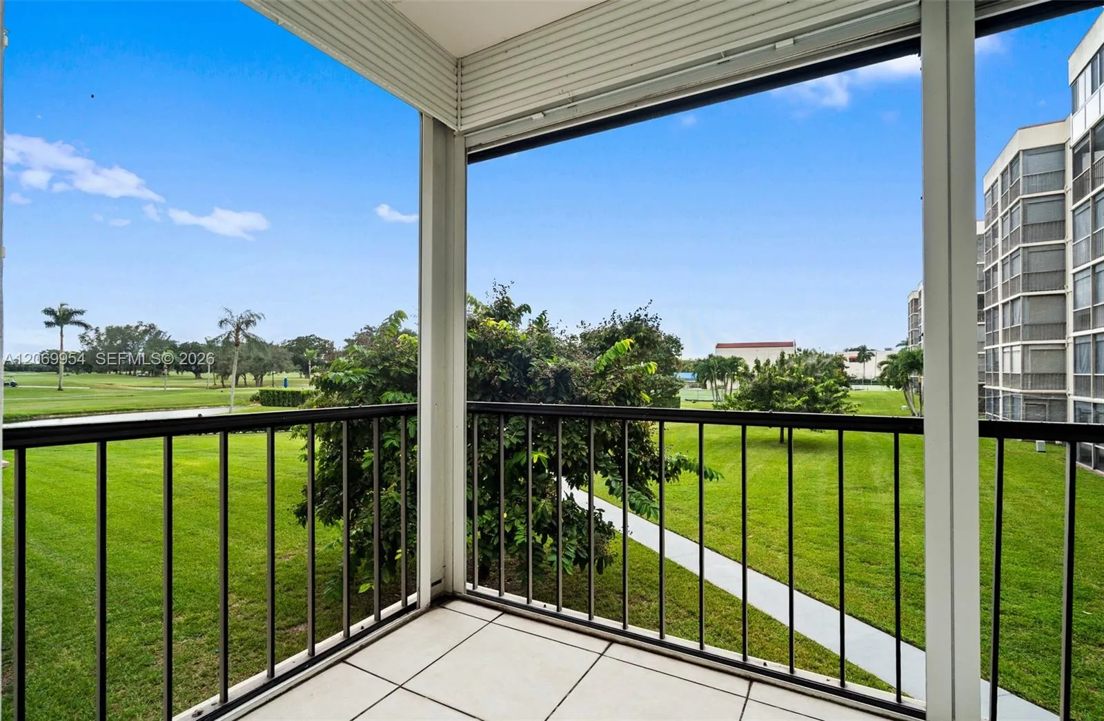 Foto de propiedad en 8900 Washington Boulevard 205, Pembroke Pines, FL 33025 Pembroke Pines con MLS# 