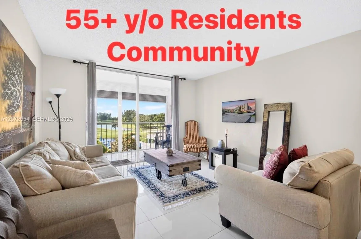 Foto de propiedad en 8900 Washington Boulevard 409, Pembroke Pines, FL 33025 Pembroke Pines con MLS# 