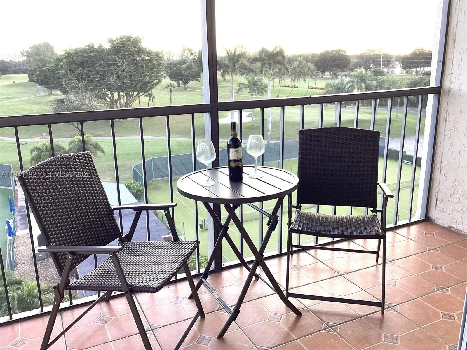 Foto de propiedad en 8900 Washington Boulevard PH19, Pembroke Pines, FL 33025 Pembroke Pines con MLS# 
