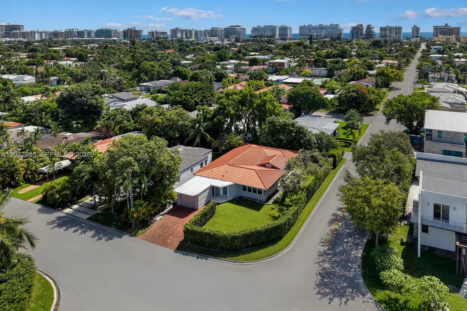 Foto de propiedad en 8901 Hawthorne Avenue, Surfside, FL 33154 Surfside con MLS# 