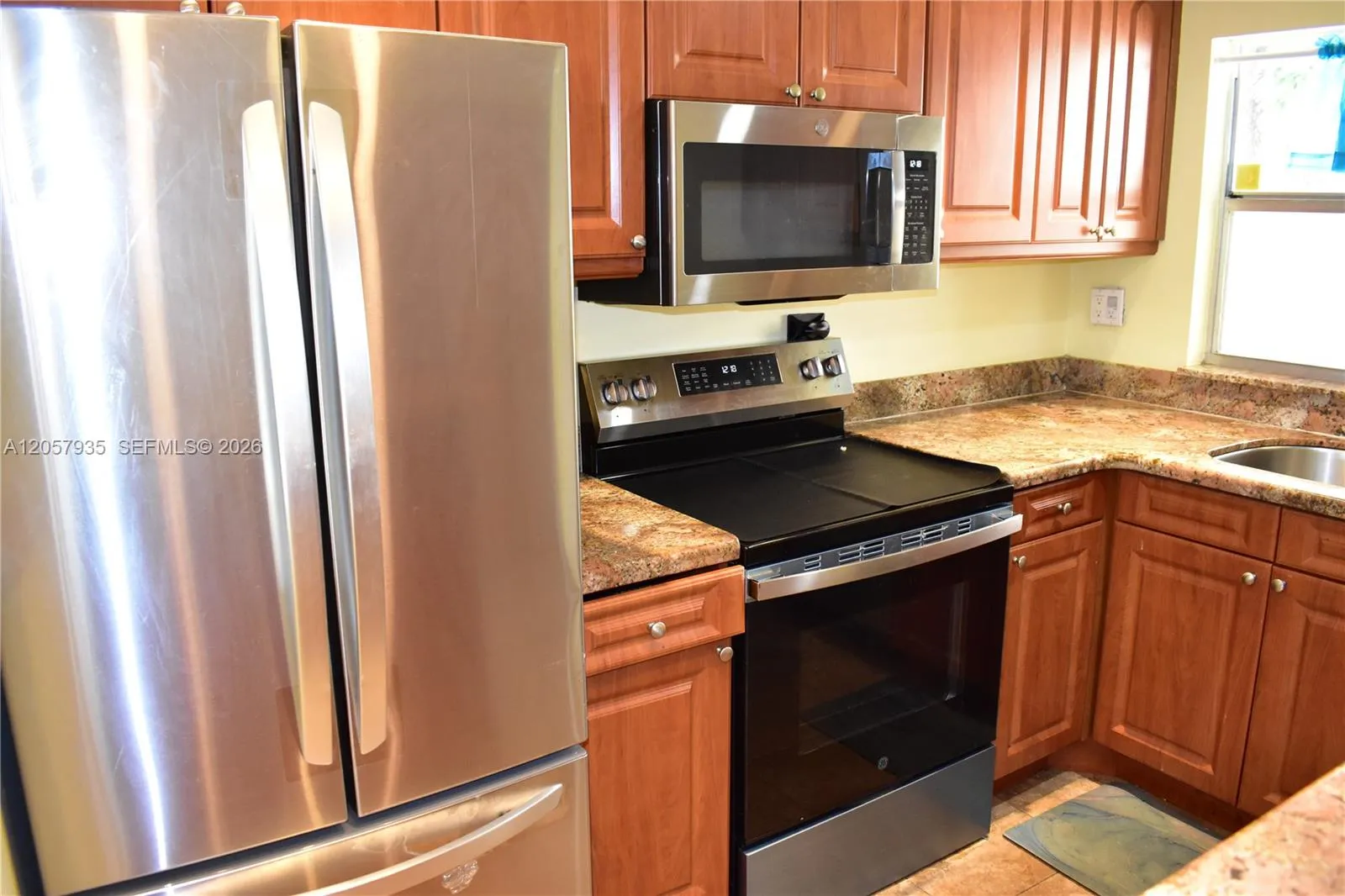 Foto de propiedad en 8901 Sunrise Lakes Boulevard 211, Sunrise, FL 33322 Sunrise con MLS# 