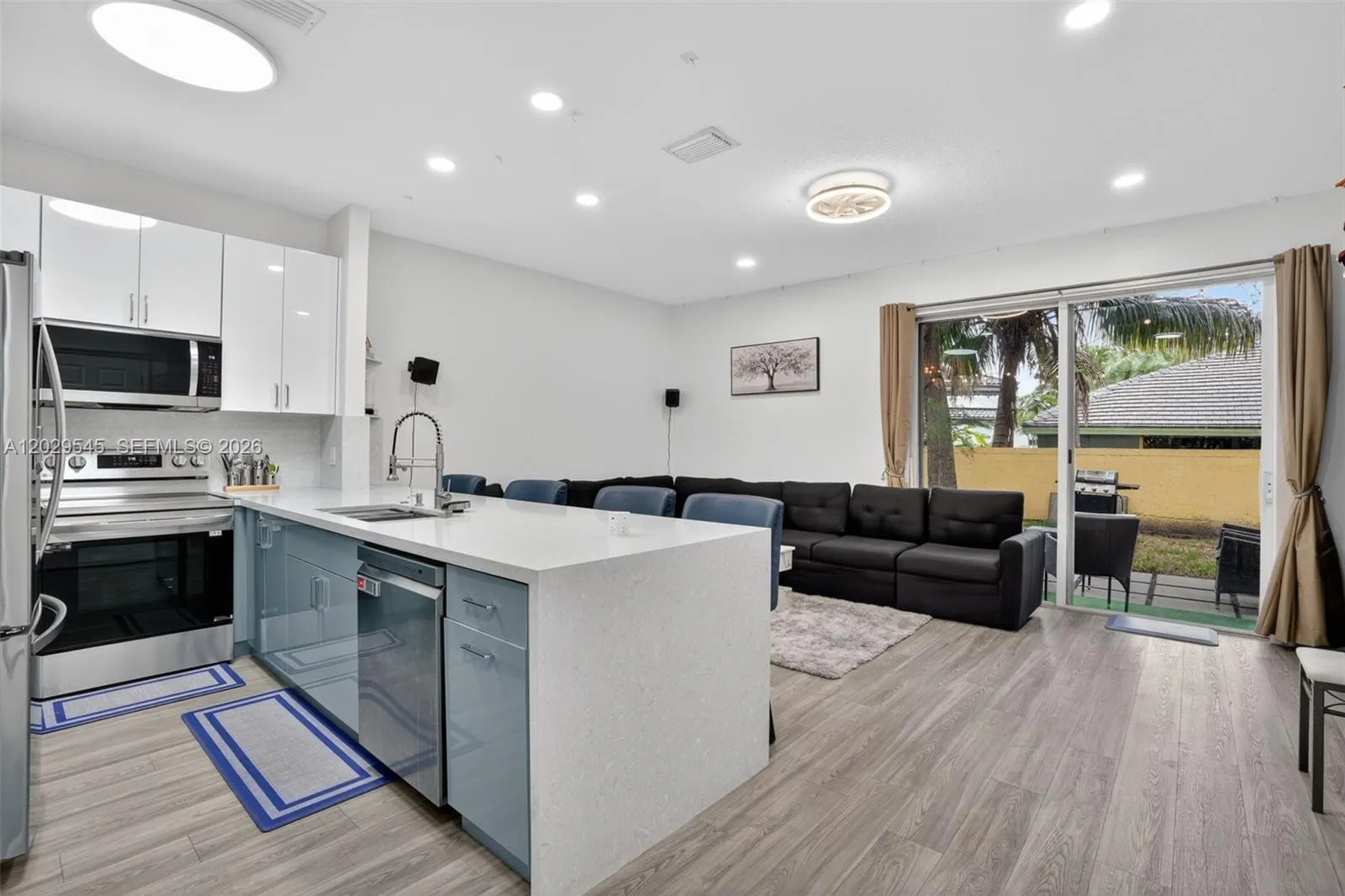 Foto de propiedad en 8904 SW 19th Street, Miramar, FL 33025 Miramar con MLS# 