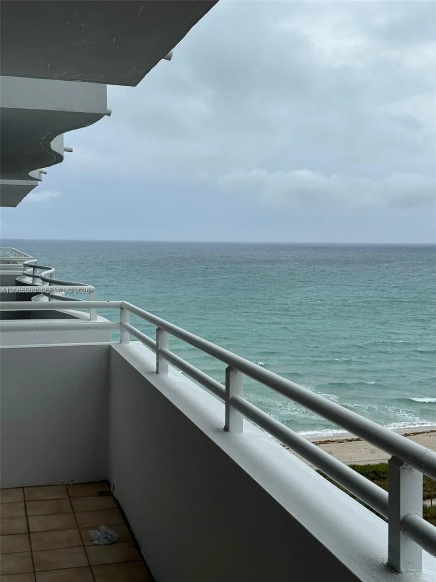 Foto de propiedad en 8911 Collins Avenue 1103, Surfside, FL 33154 Surfside con MLS# 