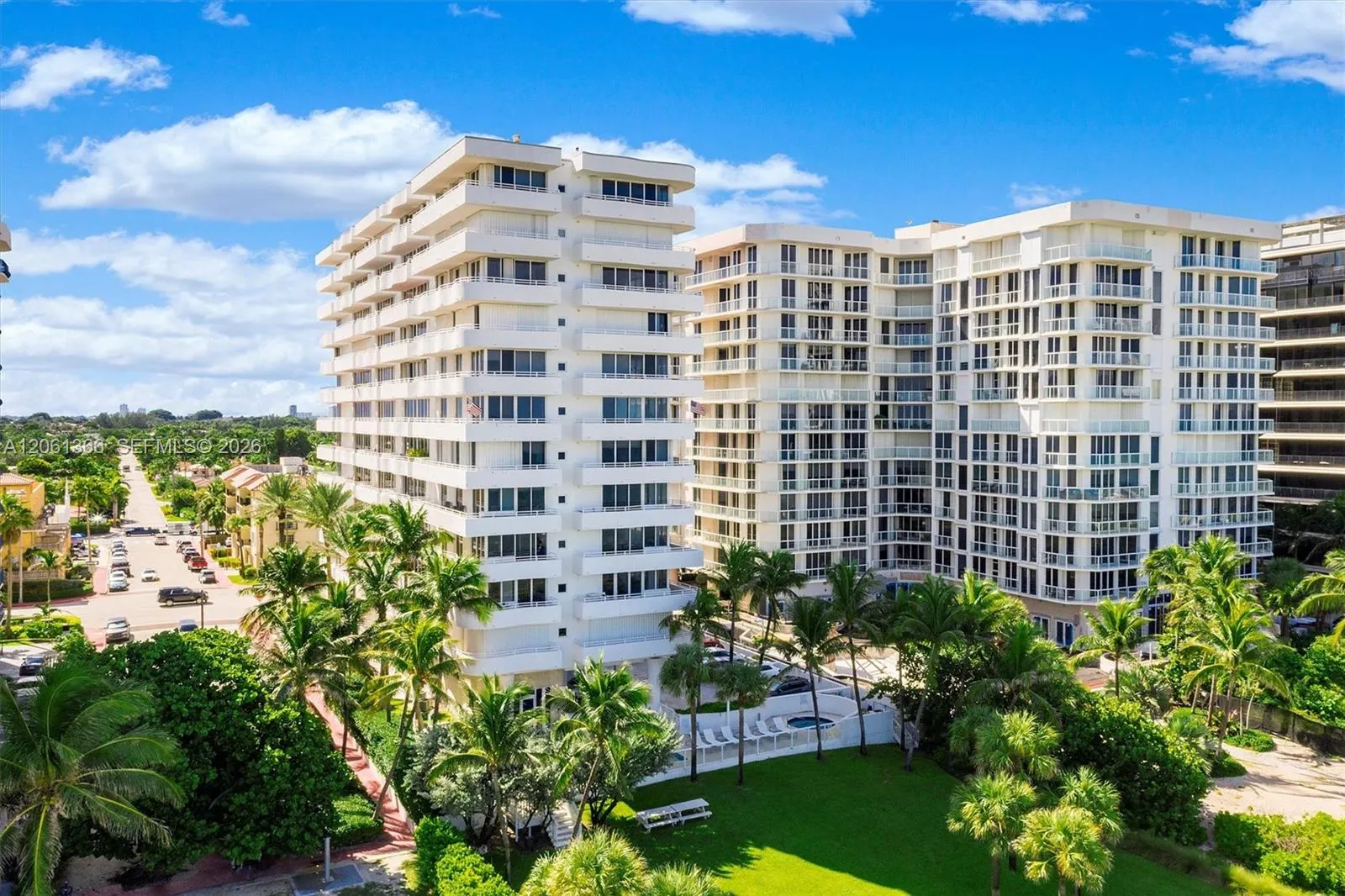 Foto de propiedad en 8911 Collins Avenue 802, Surfside, FL 33154 Surfside con MLS# 