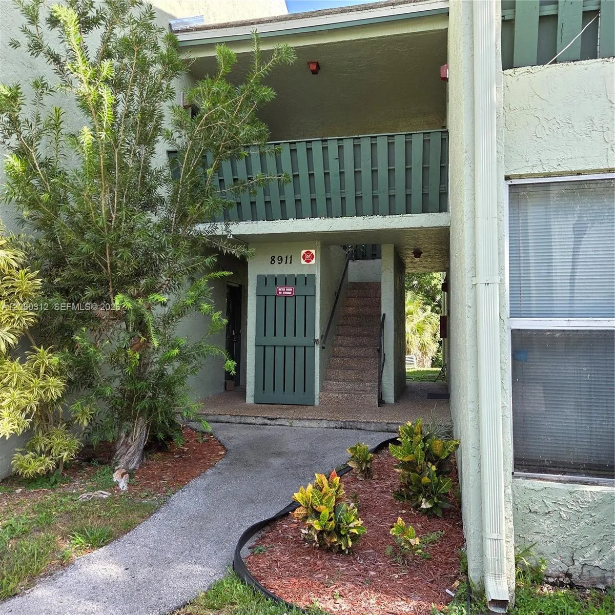 Foto de propiedad en 8911 NW 28th Drive C, Coral Springs, FL 33065 Coral Springs con MLS# 
