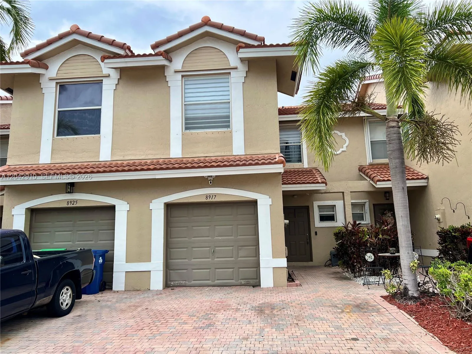 Foto de propiedad en 8917 NW 54th Street, Sunrise, FL 33351 Sunrise con MLS# 