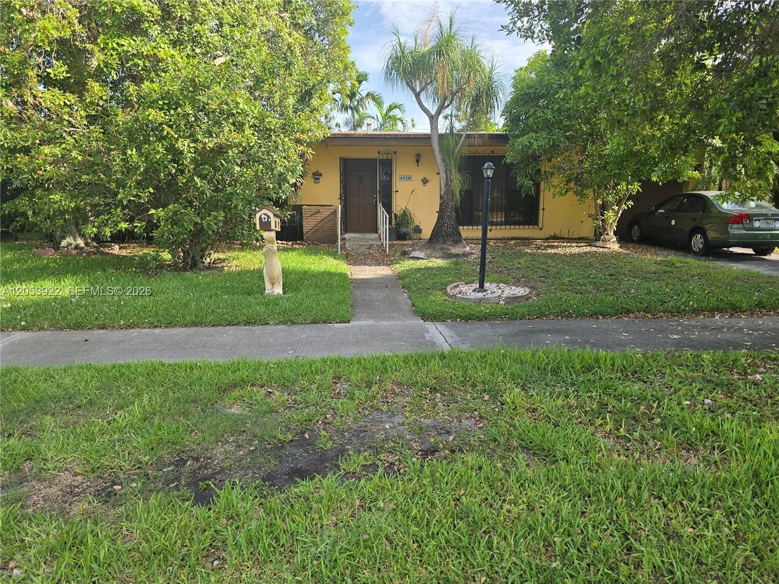 Foto de propiedad en 8920 SW 20th Street, Miami, FL 33165 Miami con MLS# 