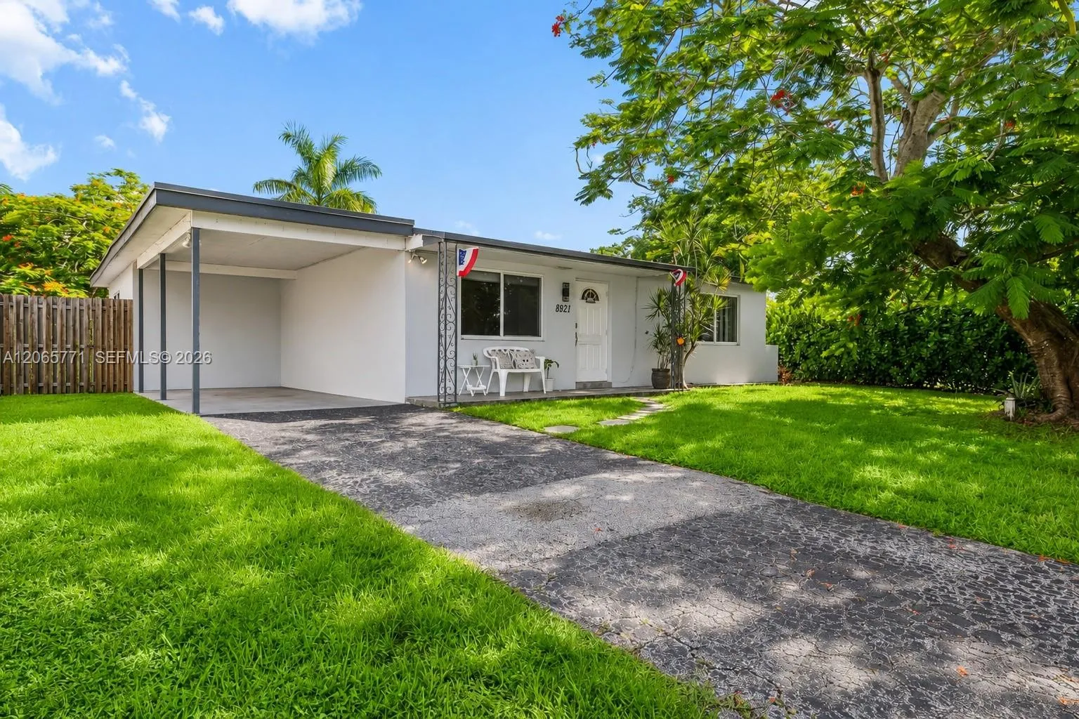 Foto de propiedad en 8921 NW 26th Place, Sunrise, FL 33322 Sunrise con MLS# 