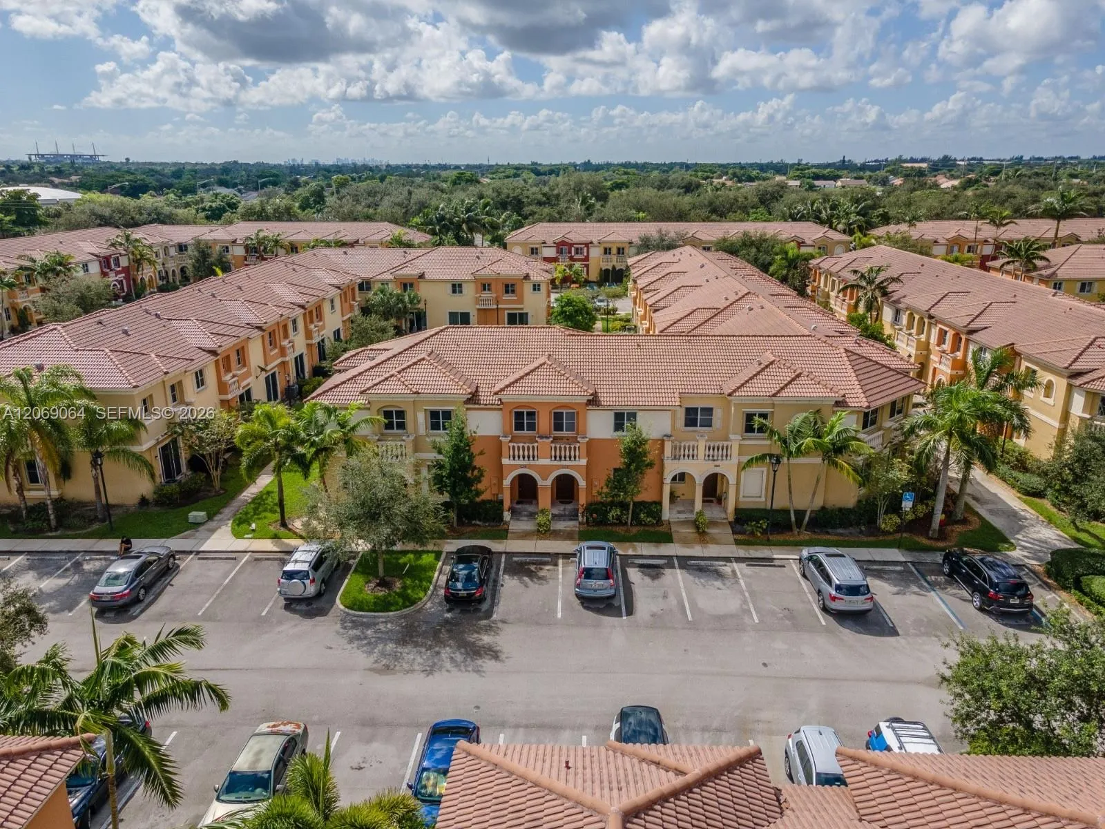 Foto de propiedad en 8922 SW 18th Street, Miramar, FL 33025 Miramar con MLS# 