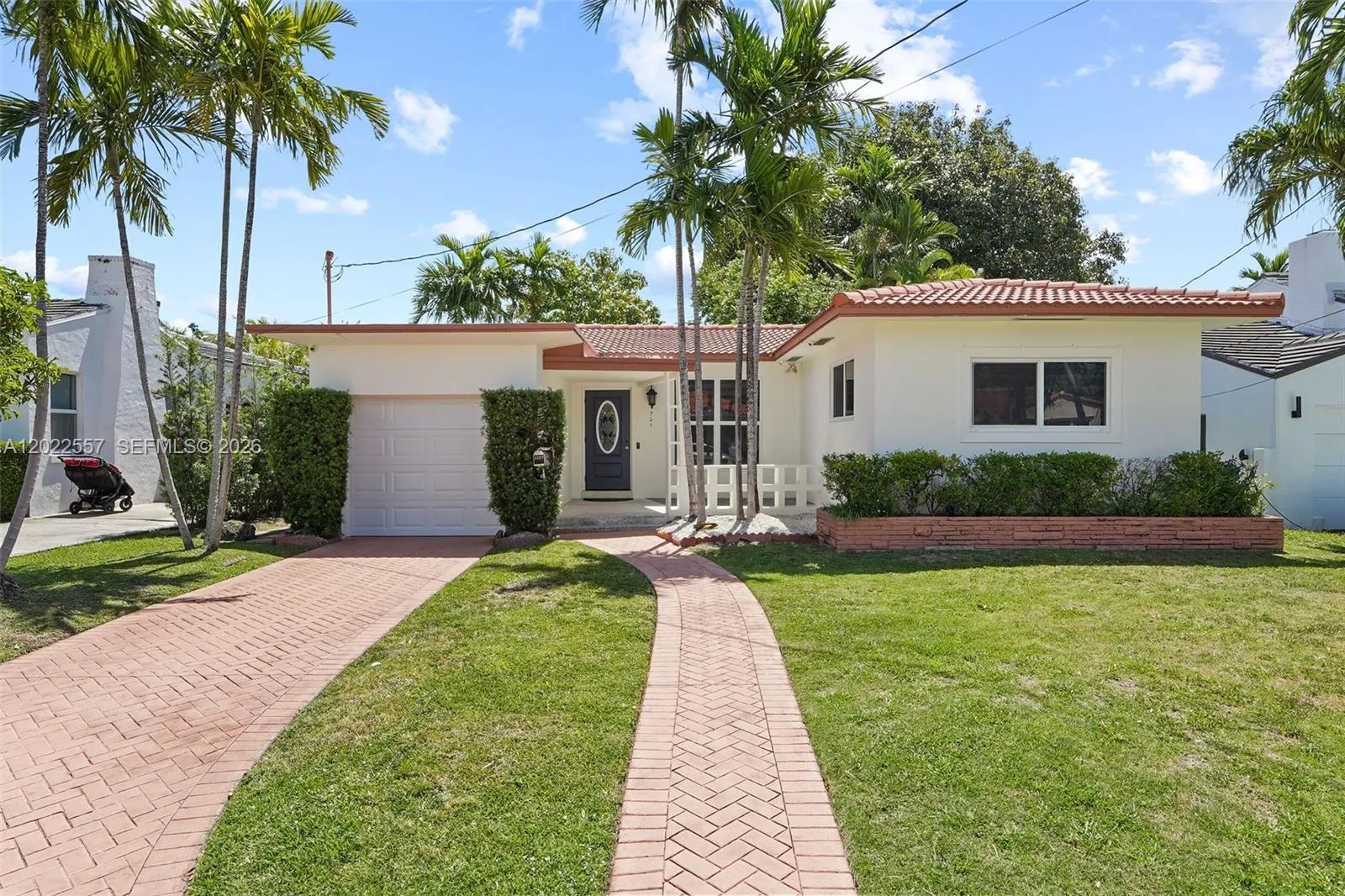 Foto de propiedad en 8927 Carlyle Avenue, Surfside, FL 33154 Surfside con MLS# 