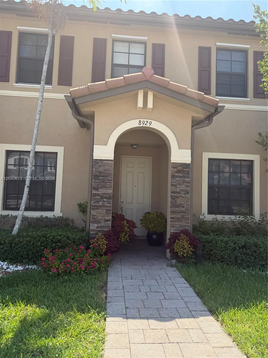 Foto de propiedad en 8929 W 35th Way, Hialeah, FL 33018 Hialeah con MLS# 