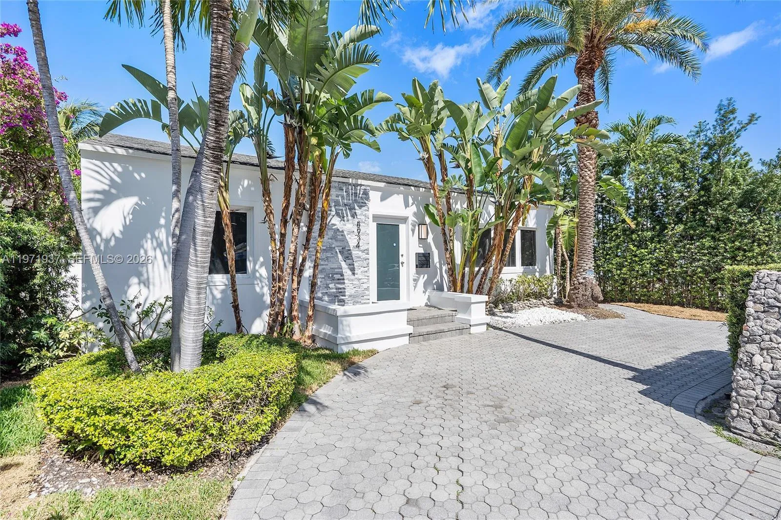 Foto de propiedad en 8934 Harding Avenue, Surfside, FL 33154 Surfside con MLS# 