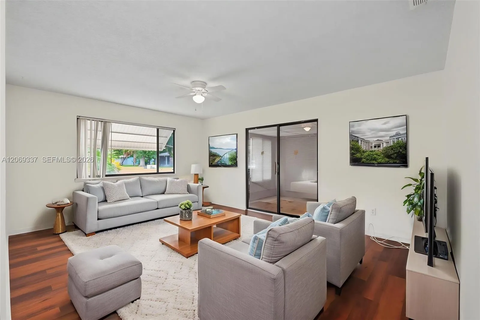 Foto de propiedad en 8935 SW 104th Place, Ocala, FL 34481 Ocala con MLS# 