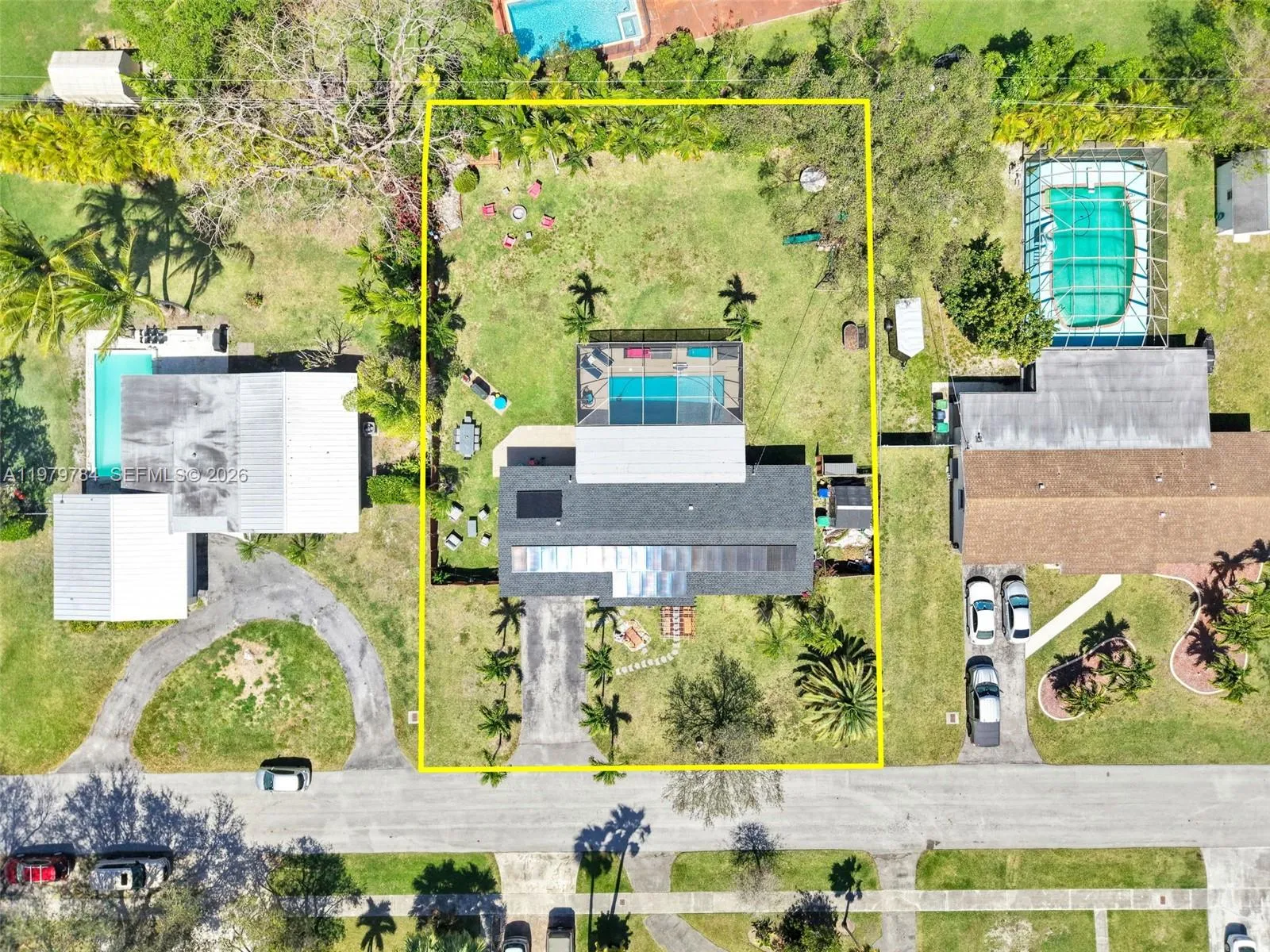 Foto de propiedad en 8935 SW 186th Terrace, Cutler Bay, FL 33157 Cutler Bay con MLS# 