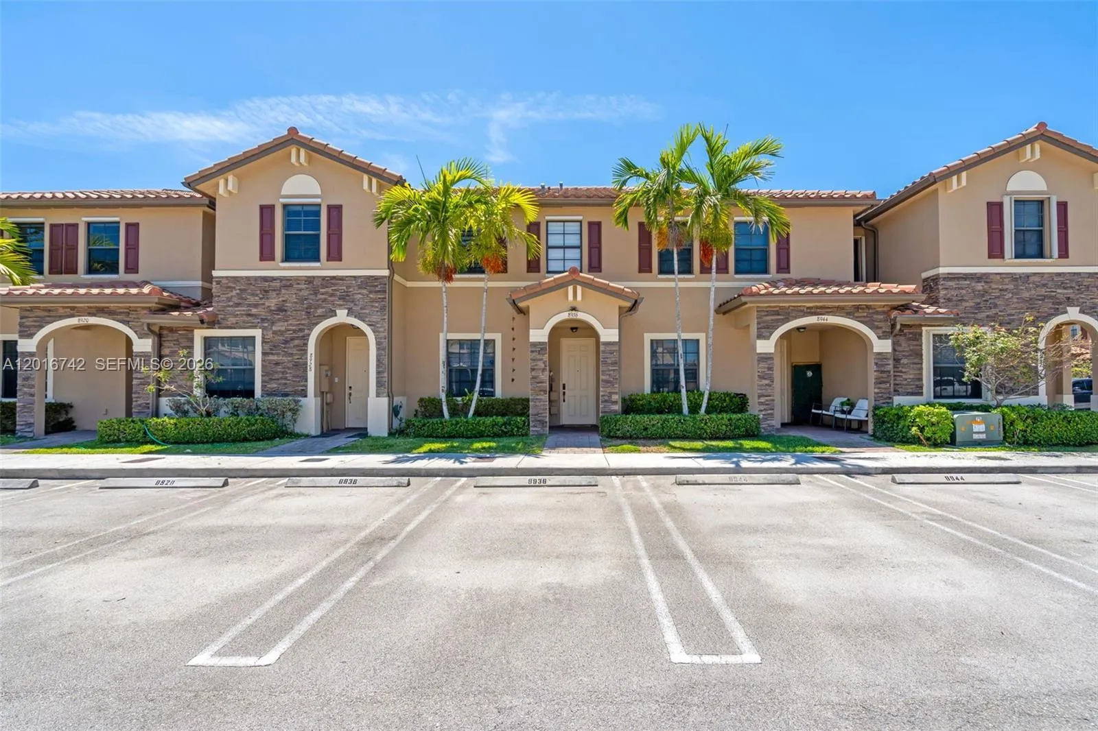 Foto de propiedad en 8936 W 35th Lane, Hialeah, FL 33018 Hialeah con MLS# 