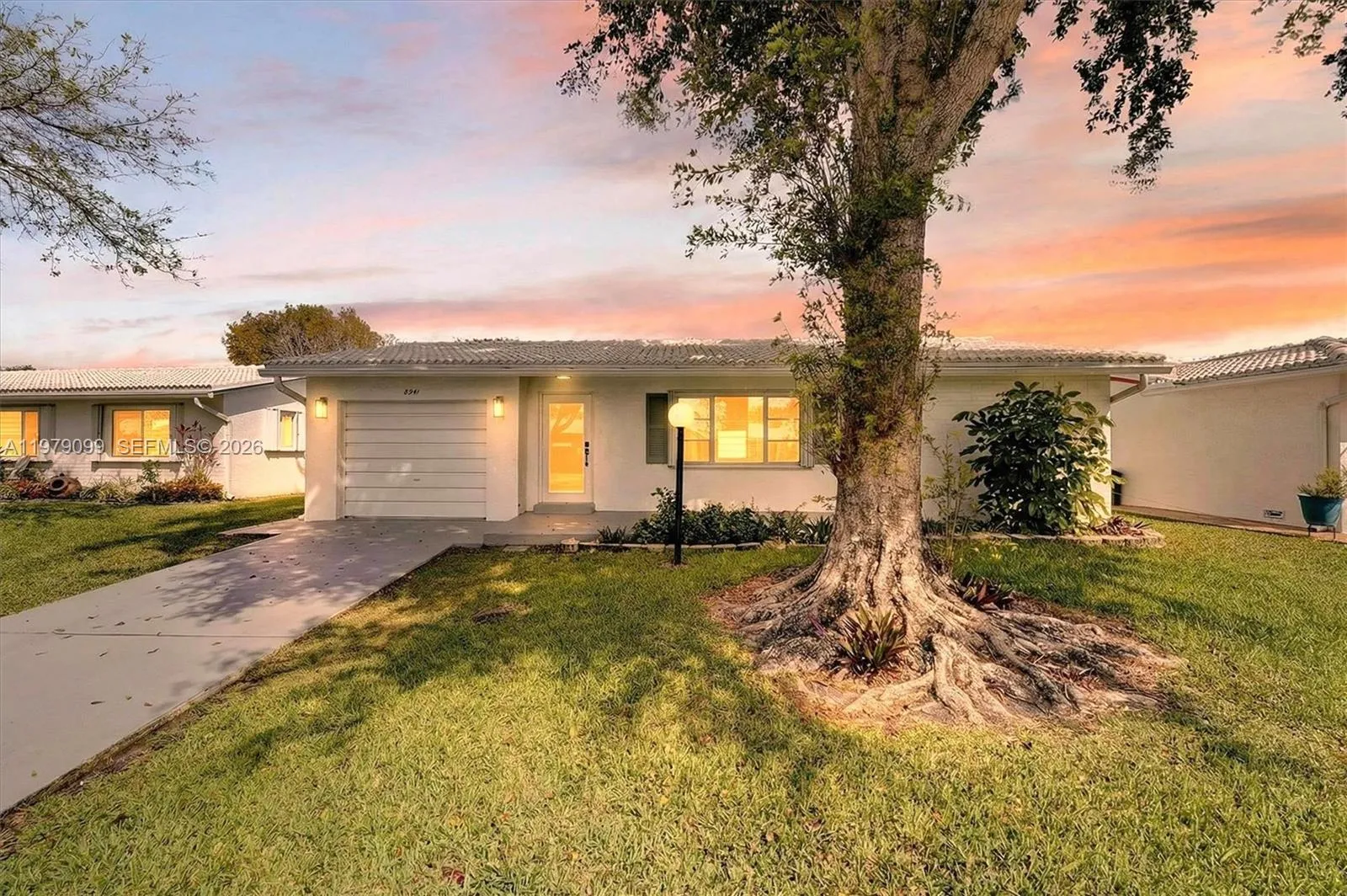 Foto de propiedad en 8941 NW 13th Street, Plantation, FL 33322 Plantation con MLS# 
