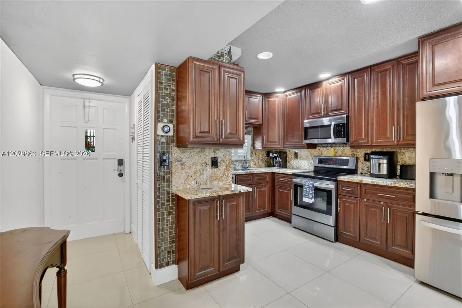 Foto de propiedad en 8941 S Hollybrook Boulevard 205, Pembroke Pines, FL 33025 Pembroke Pines con MLS# 