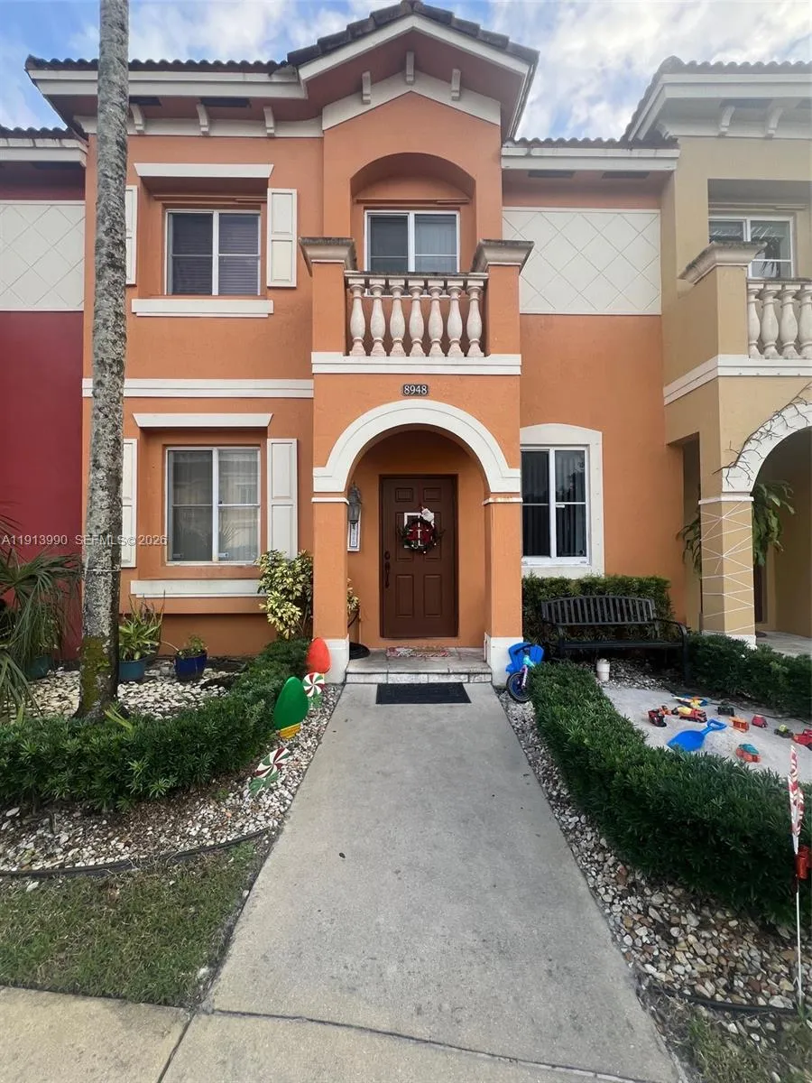 Foto de propiedad en 8948 SW 19th Street 909, Miramar, FL 33025 Miramar con MLS# 