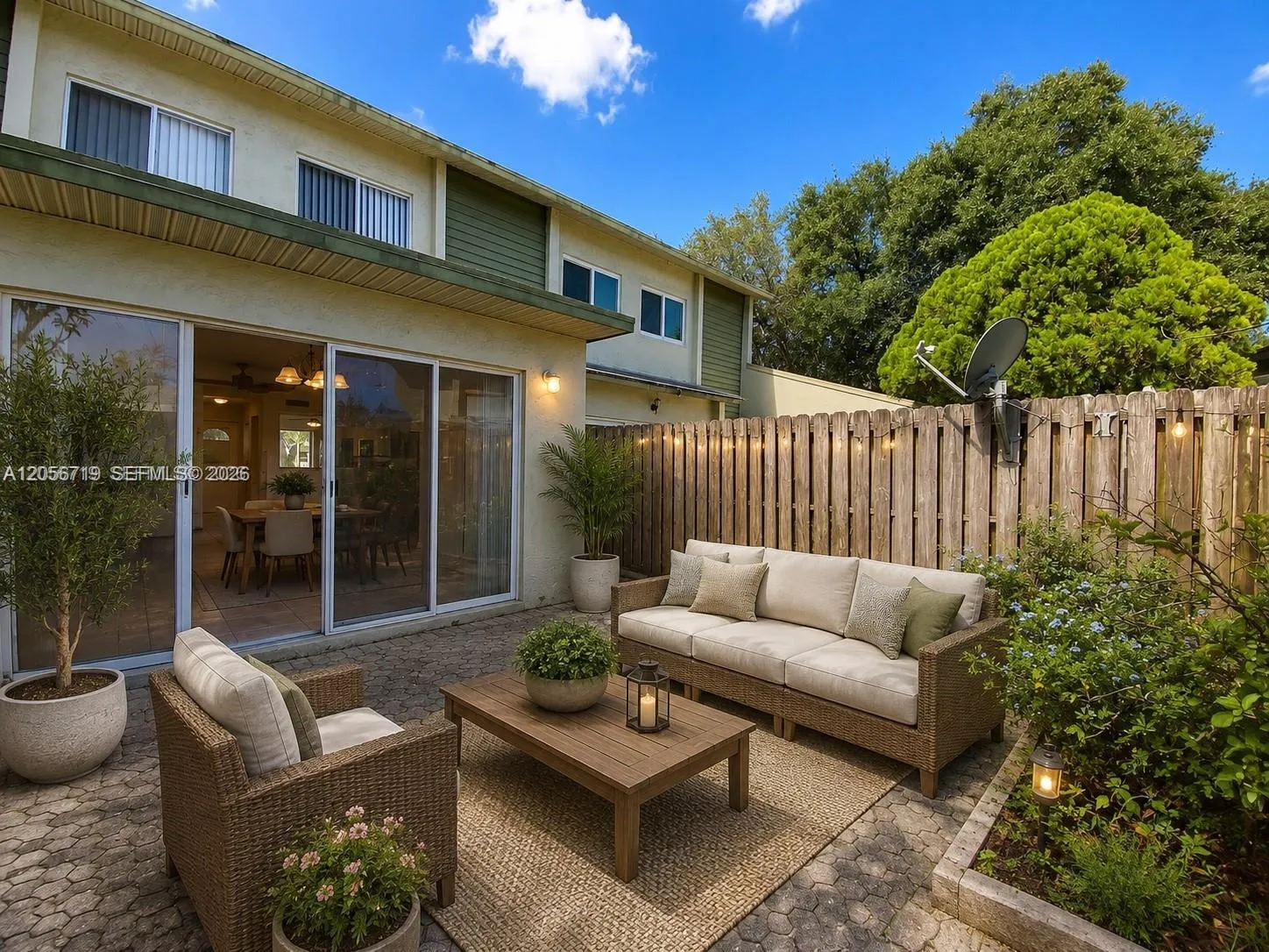Foto de propiedad en 895 Crystal Lake Drive 103, Deerfield Beach, FL 33064 Deerfield Beach con MLS# 