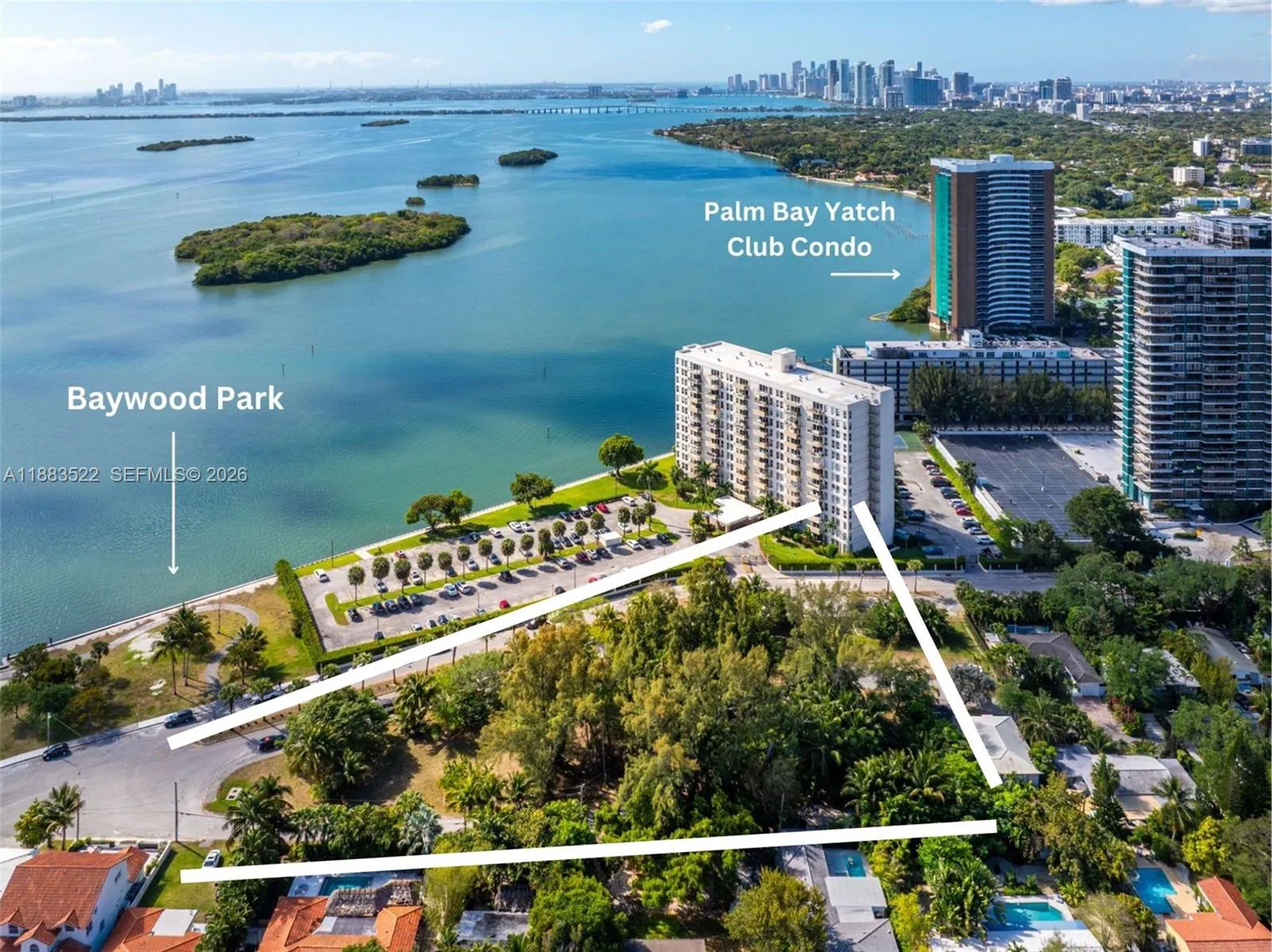 Foto de propiedad en 895 NE 70th Street, Miami, FL 33138 Miami con MLS# 