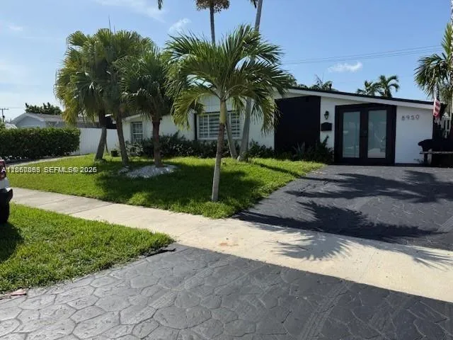 Foto de propiedad en 8950 SW 197th Street, Cutler Bay, FL 33157 Cutler Bay con MLS# 