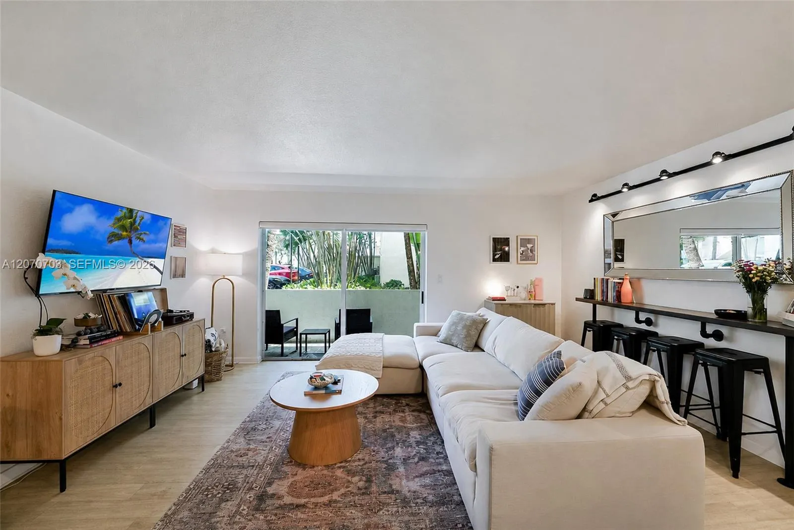 Foto de propiedad en 8950 SW 69th Court 109, Pinecrest, FL 33156 Pinecrest con MLS# 