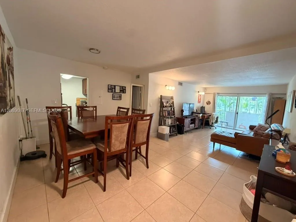 Foto de propiedad en 8950 SW 69th Court 207, Pinecrest, FL 33156 Pinecrest con MLS# 