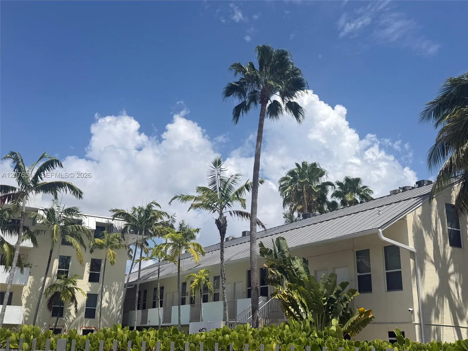 Foto de propiedad en 8950 SW 69th Court 220, Pinecrest, FL 33156 Pinecrest con MLS# 