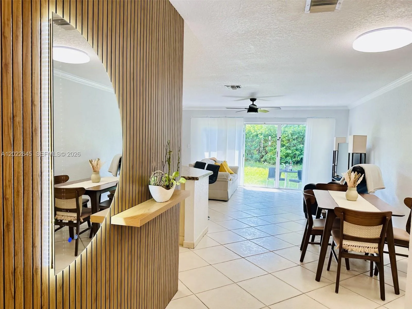 Foto de propiedad en 8952 NW 38th Drive, Coral Springs, FL 33065 Coral Springs con MLS# 