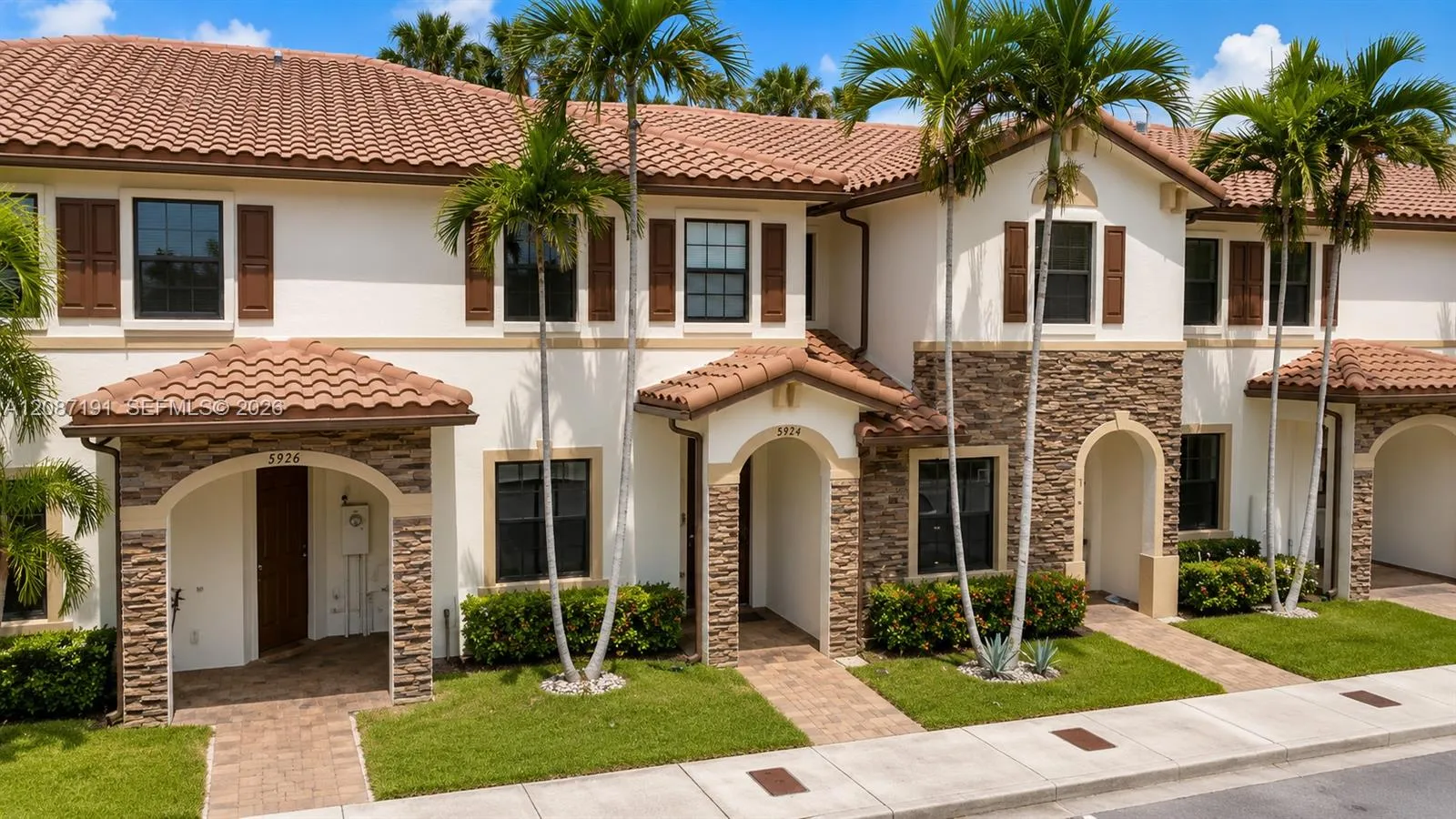 Foto de propiedad en 8954 W 35th Way, Hialeah, FL 33018 Hialeah con MLS# 