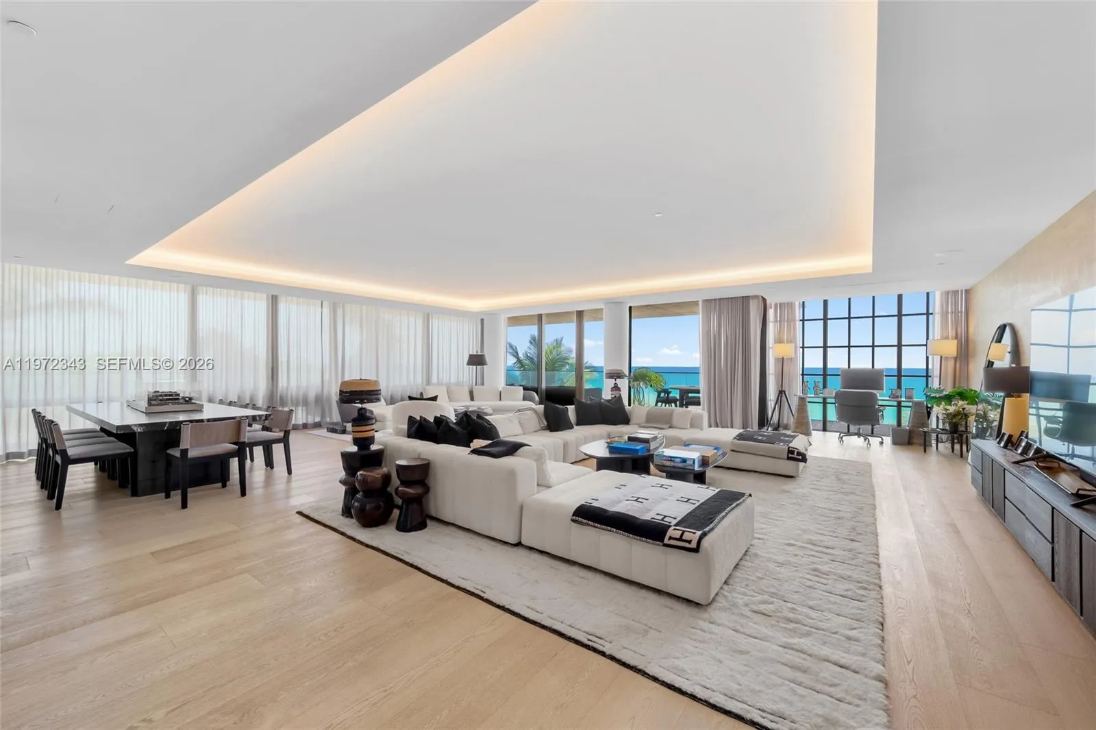 Foto de propiedad en 8955 NE Collins Avenue 301, Surfside, FL 33154 Surfside con MLS# 