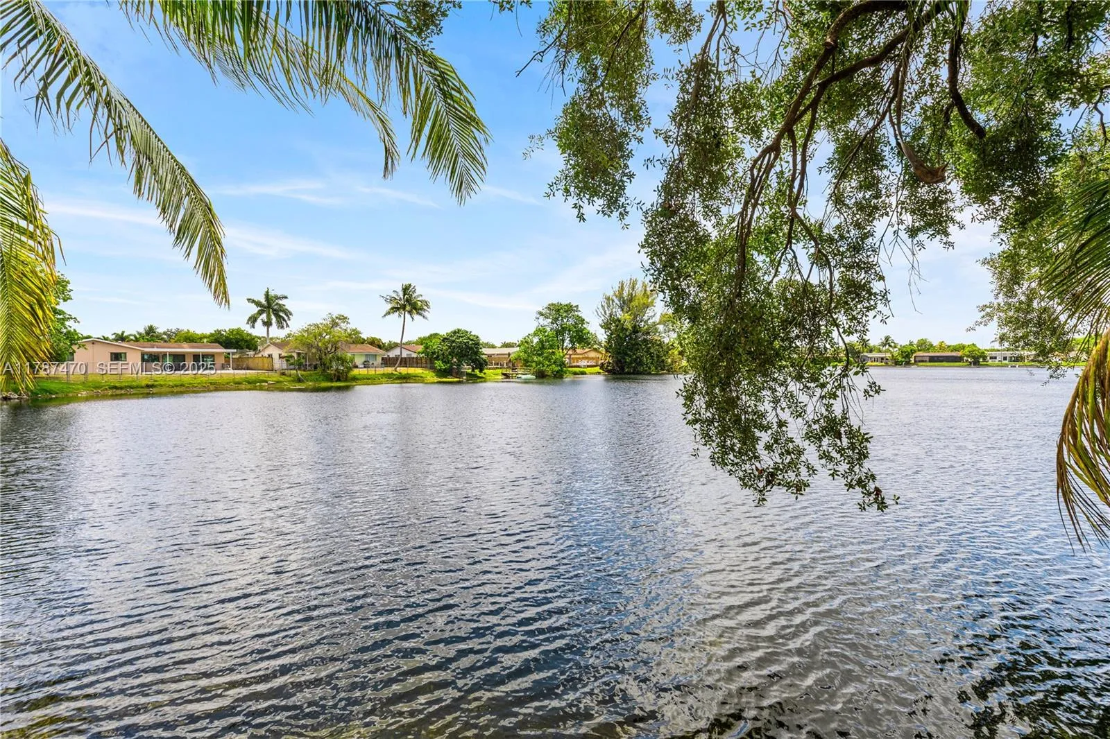 Foto de propiedad en 8956 Palm Tree Lane 8956, Pembroke Pines, FL 33024 Pembroke Pines con MLS# 