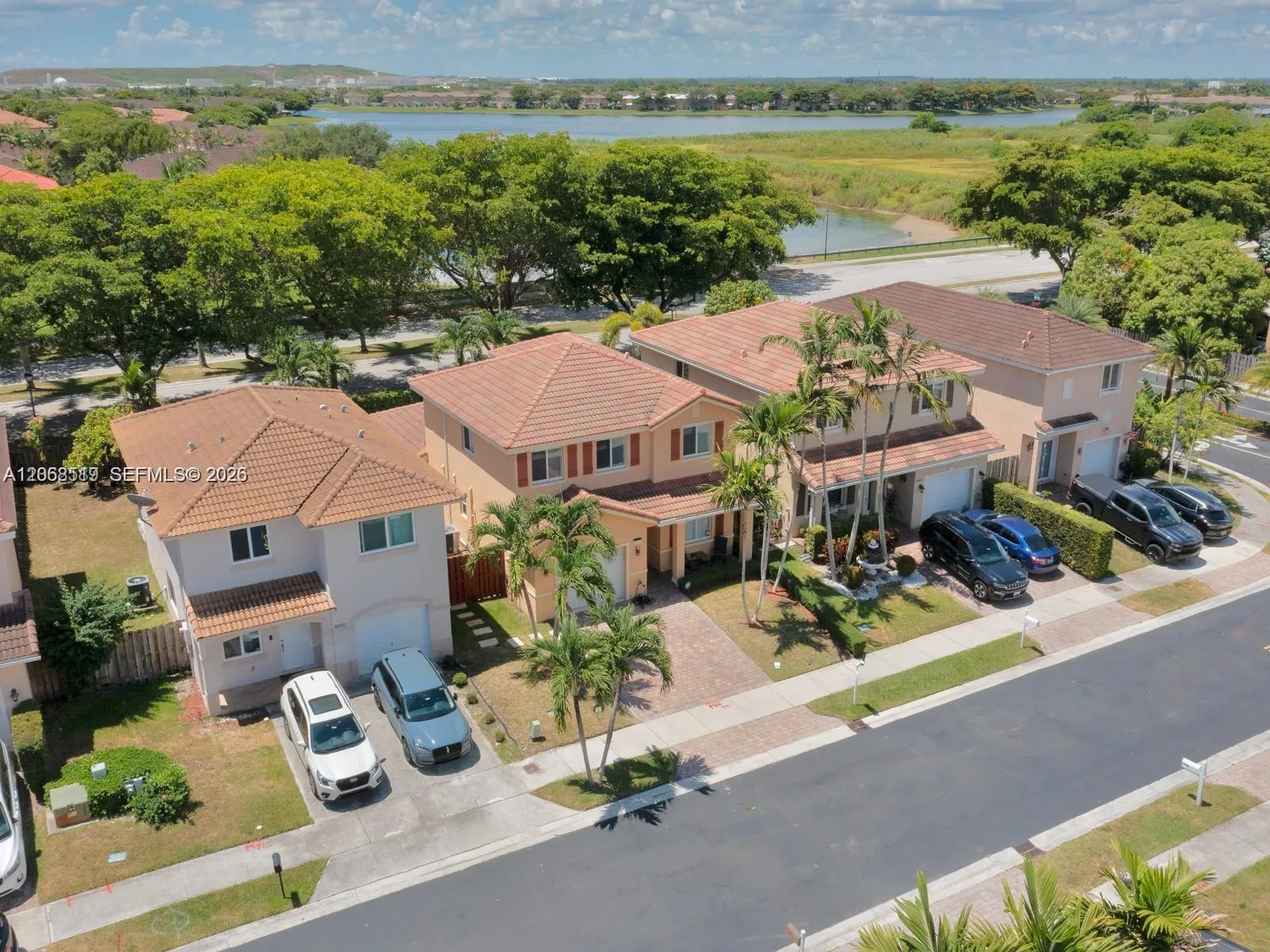 Foto de propiedad en 8956 SW 215th Lane 0, Cutler Bay, FL 33189 Cutler Bay con MLS# 