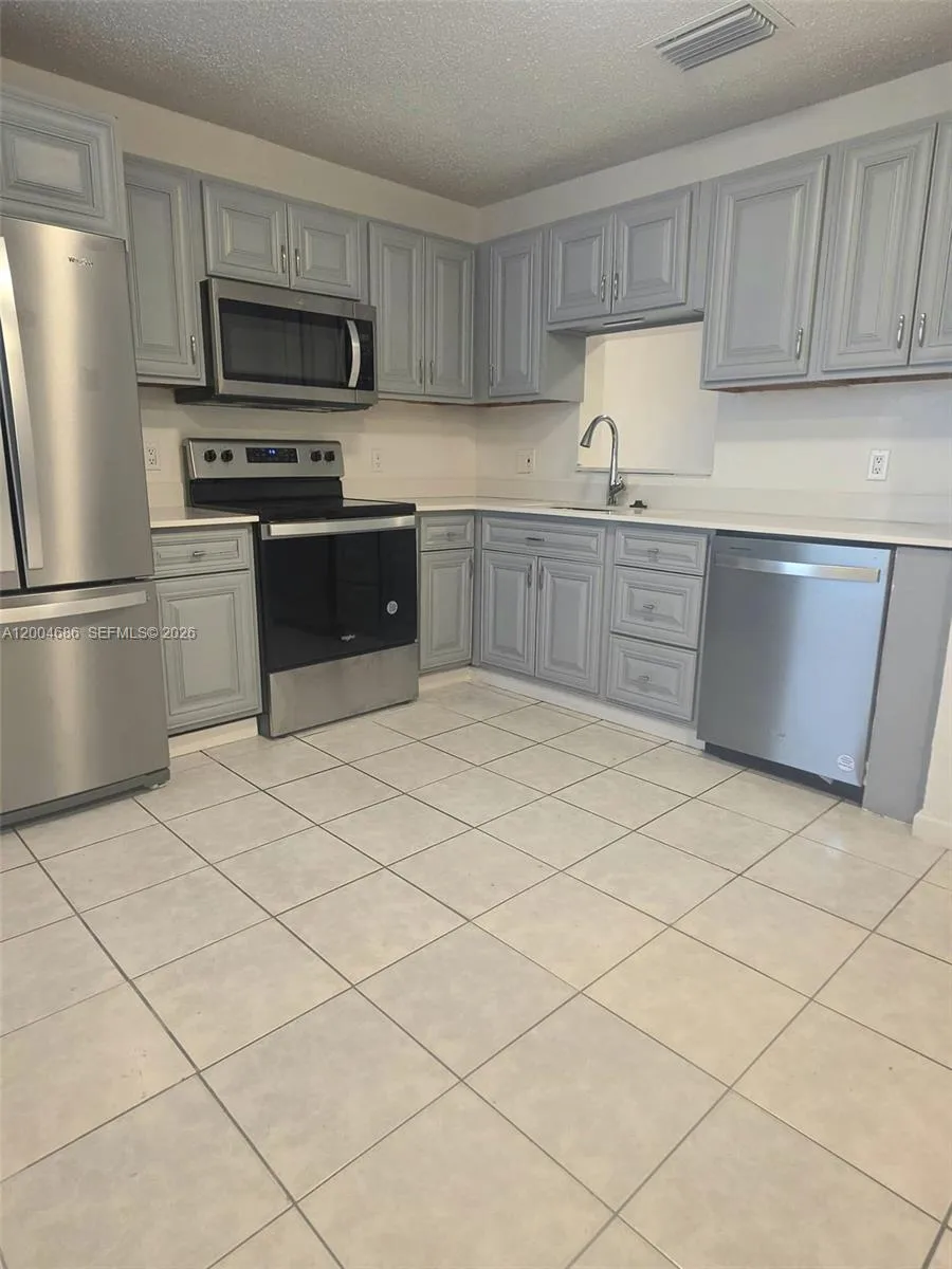 En Renta 8958 W Sample Road 8958, FL 33065, FL 33065