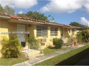 Foto de propiedad en 8960 NE 2nd Avenue 1, El Portal, FL 33138 El Portal con MLS# 