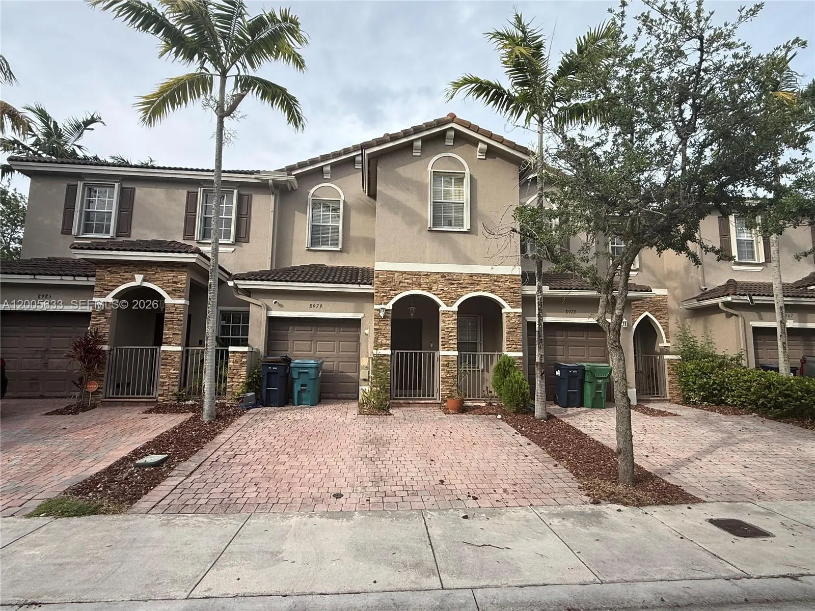 Foto de propiedad en 8979 SW 225th Street, Cutler Bay, FL 33190 Cutler Bay con MLS# 