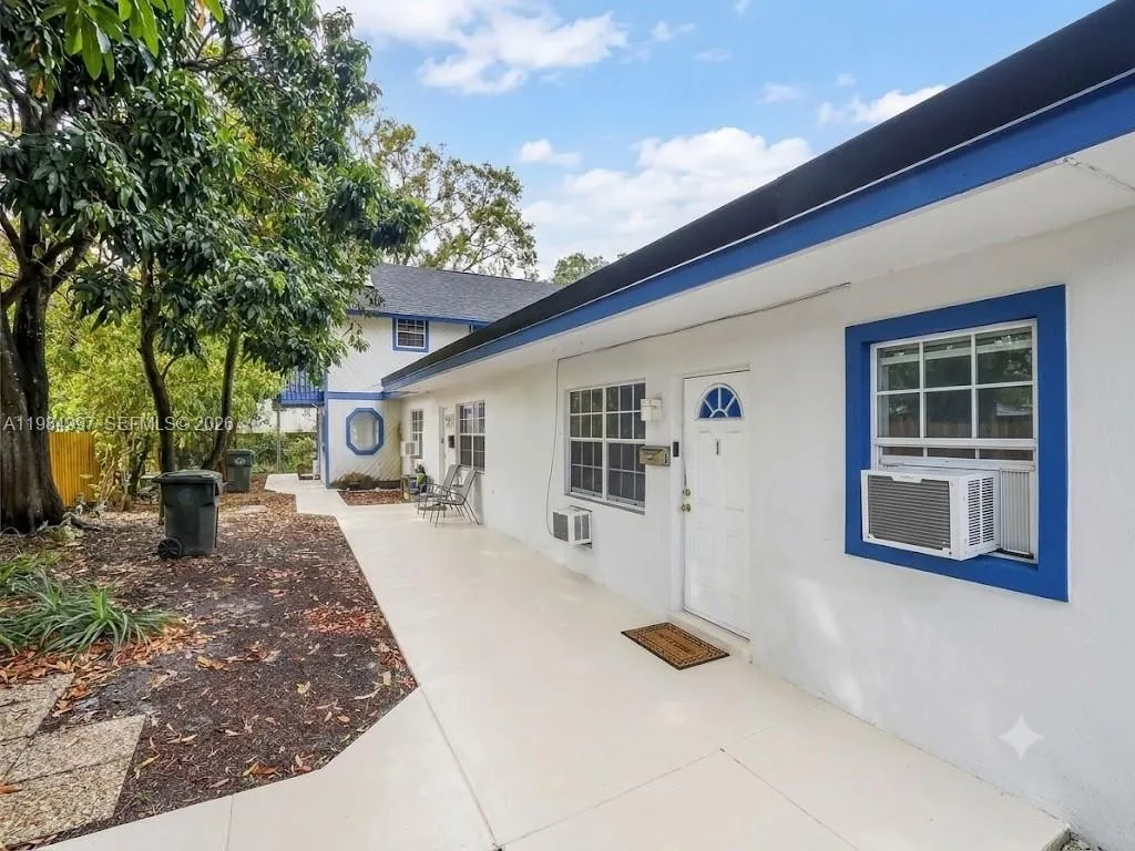 Foto de propiedad en 898 NE 39th Street, Oakland Park, FL 33334 Oakland Park con MLS# 