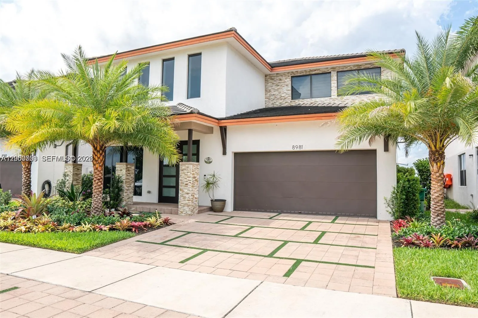 Foto de propiedad en 8981 NW 154th Terrace 8981, Miami Lakes, FL 33018 Miami Lakes con MLS# 