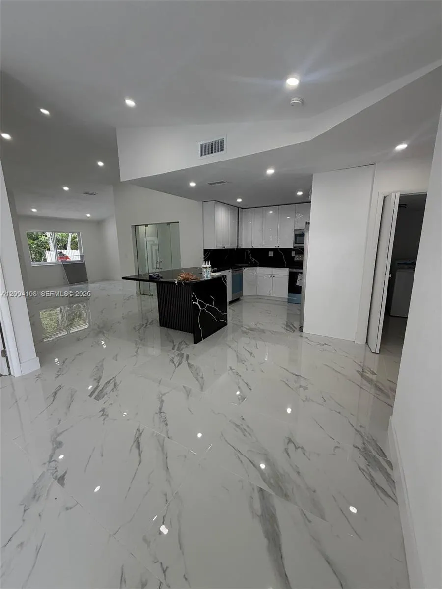 Vendido 8981 SW 5th Lane, Miami, FL 33174, Miami, FL 33174