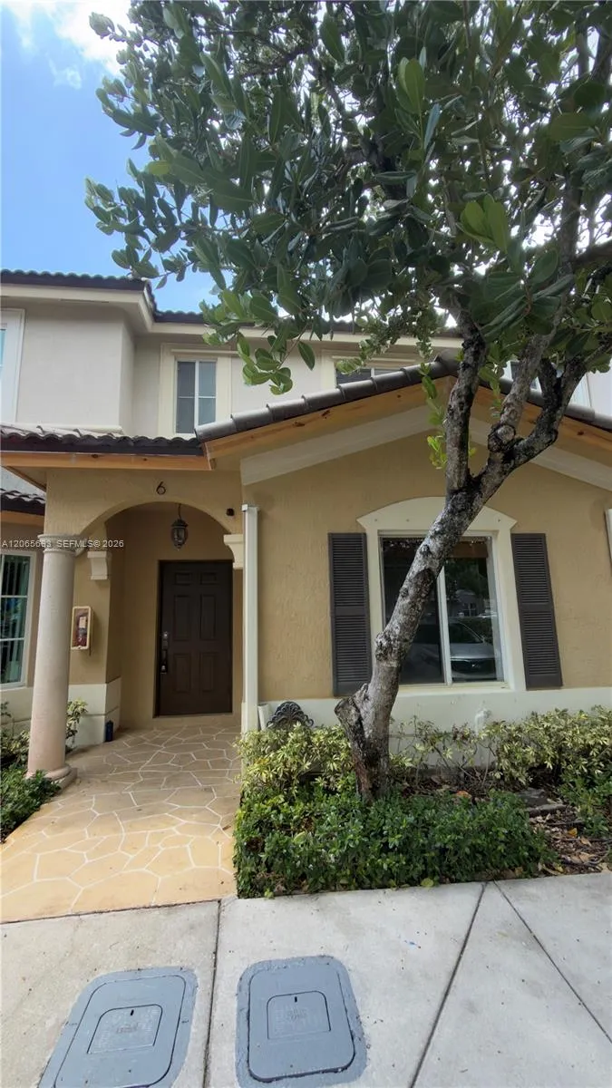 En Venta 8986 W Flagler Street 6, Miami, FL 33174, Miami, FL 33174