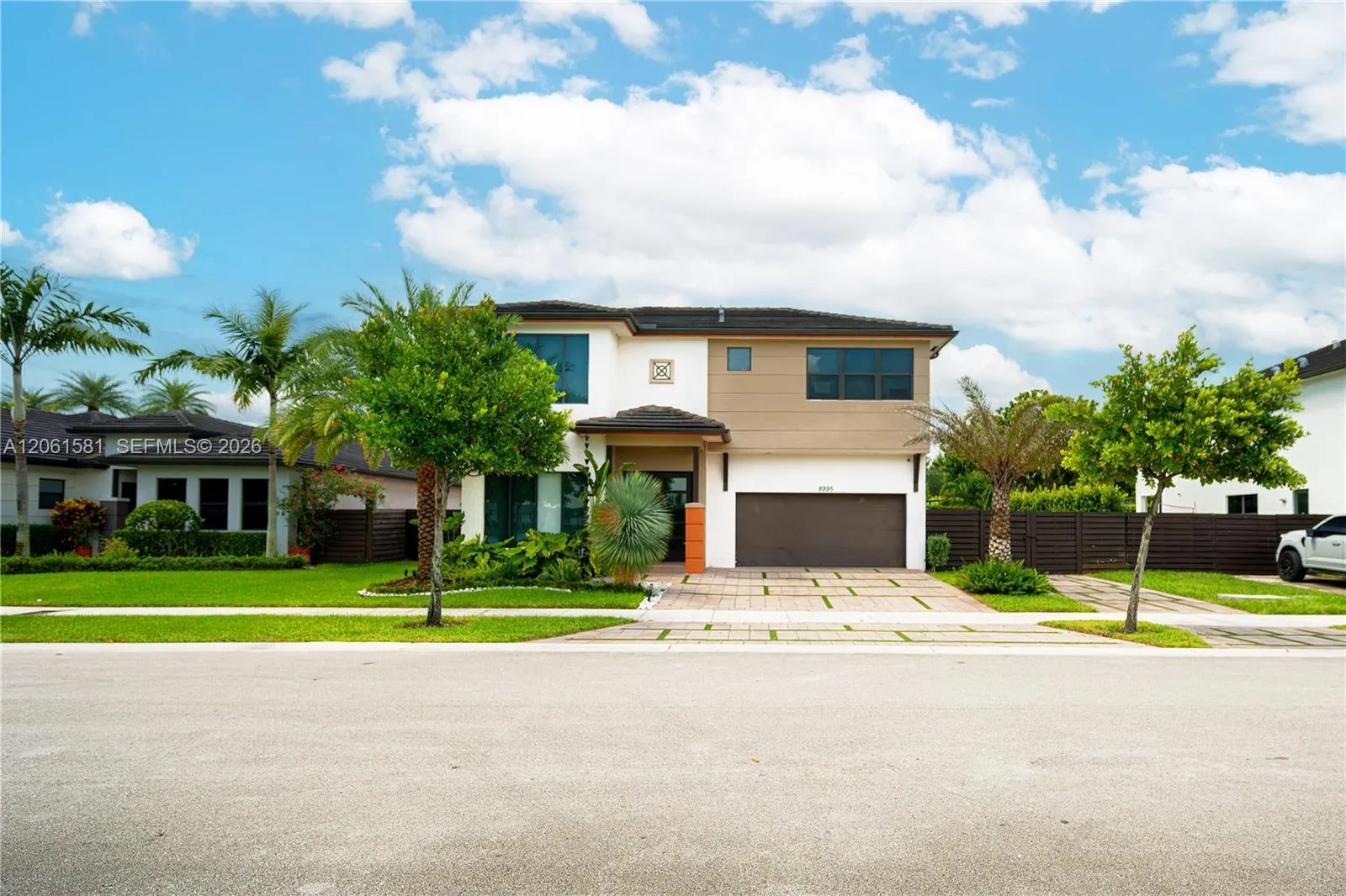 Foto de propiedad en 8995 NW 161st Terrace, Miami Lakes, FL 33018 Miami Lakes con MLS# 