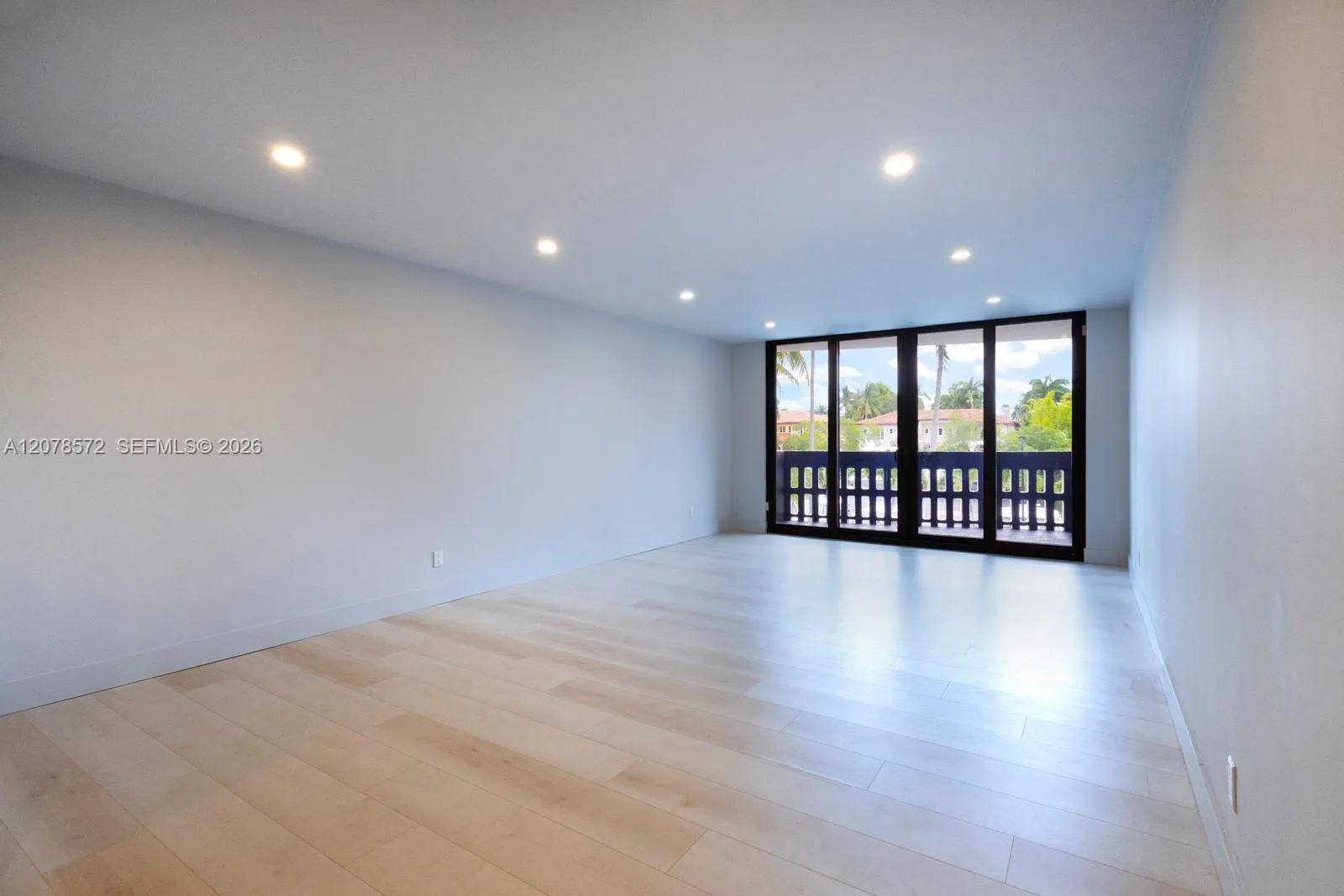 Foto de propiedad en 90 Edgewater Drive 224, Coral Gables, FL 33133 Coral Gables con MLS# 