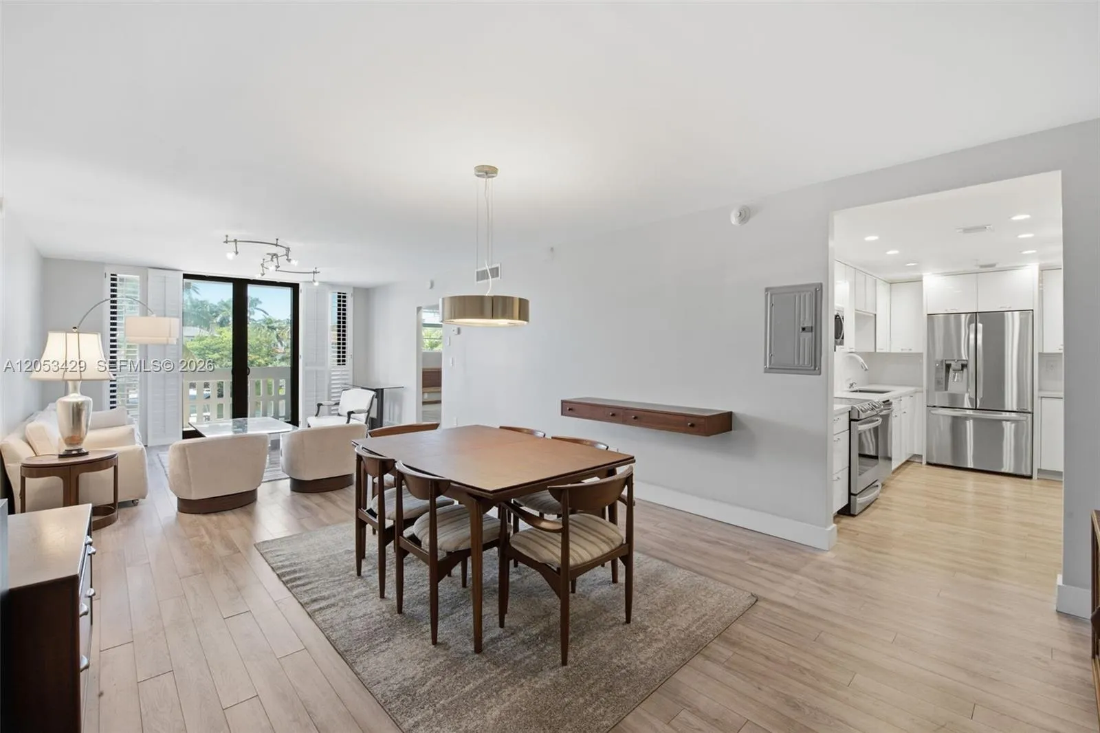Foto de propiedad en 90 Edgewater Drive 225, Coral Gables, FL 33133 Coral Gables con MLS# 