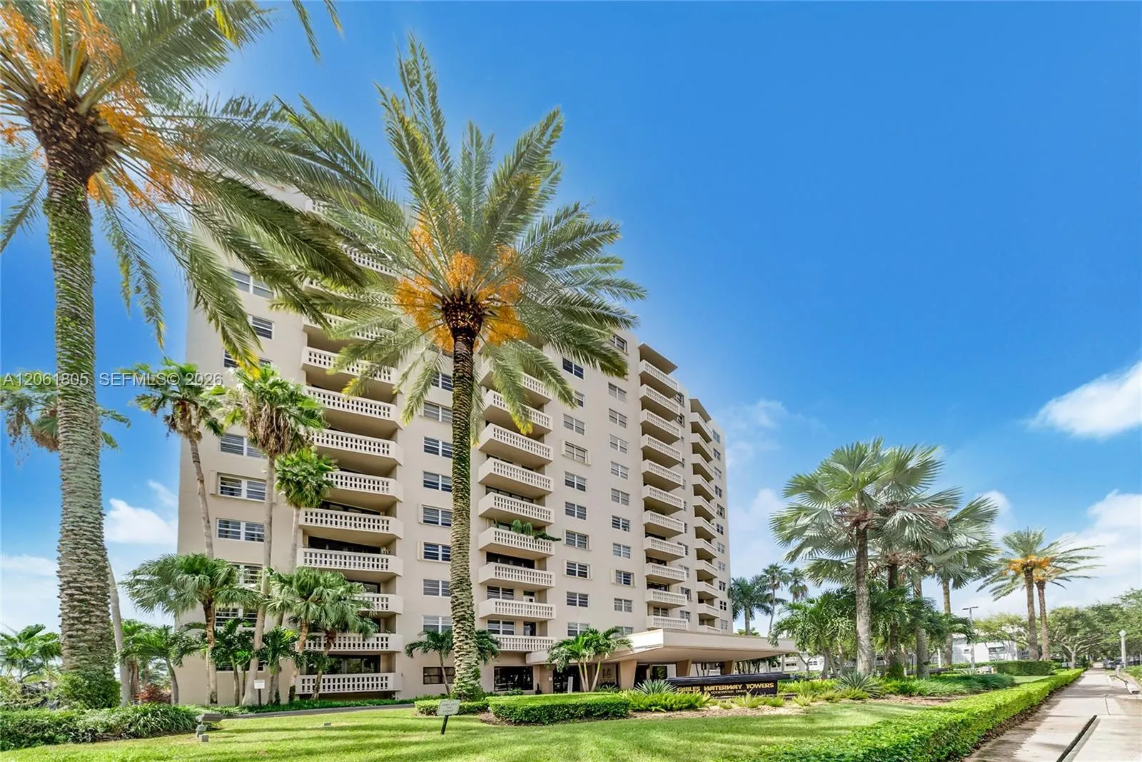 Foto de propiedad en 90 Edgewater Drive 501, Coral Gables, FL 33133 Coral Gables con MLS# 