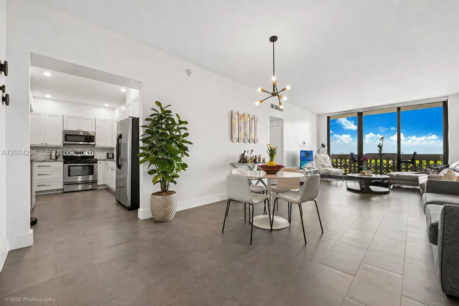 Foto de propiedad en 90 Edgewater Drive PH11, Coral Gables, FL 33133 Coral Gables con MLS# 