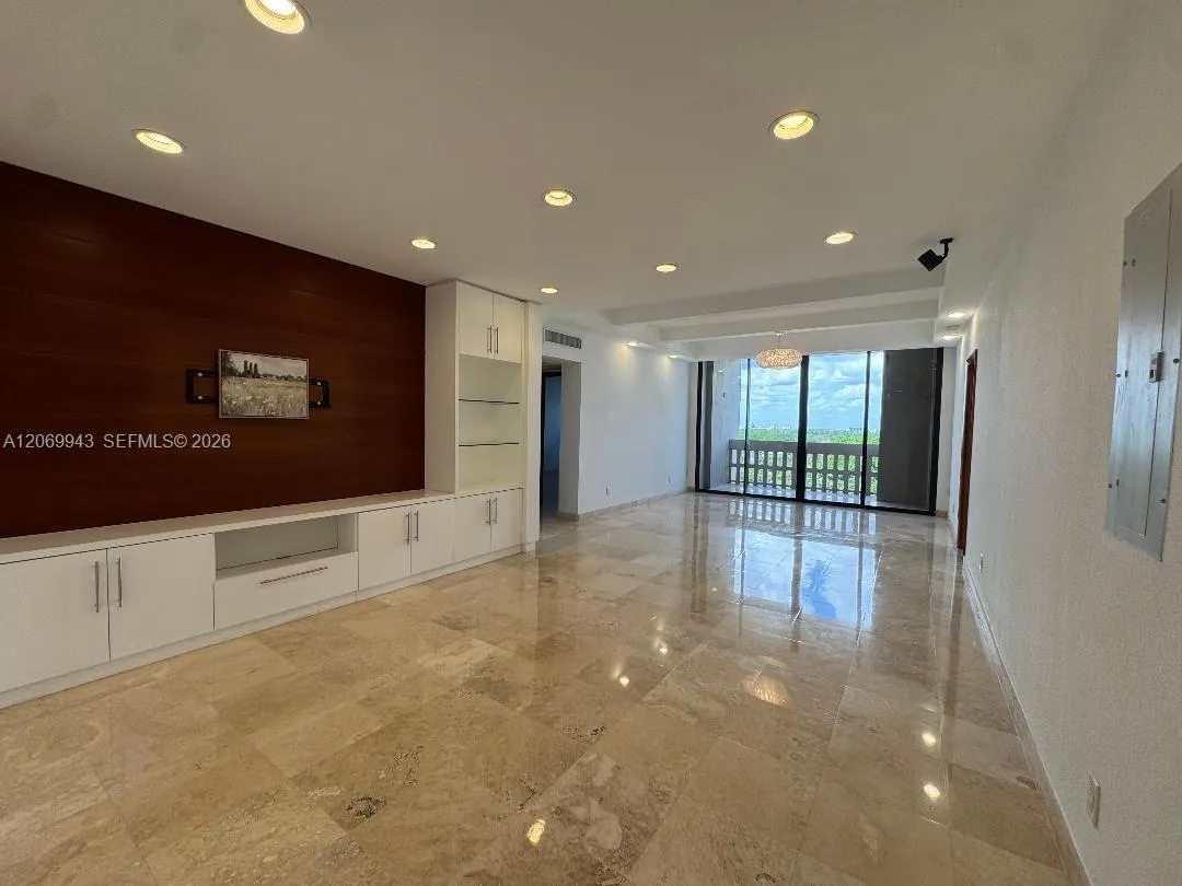 Foto de propiedad en 90 Edgewater Drive PH15, Coral Gables, FL 33133 Coral Gables con MLS# 