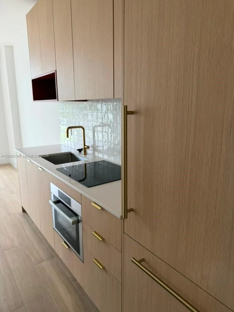 Foto de propiedad en 90 NE 32nd Street 807, Miami, FL 33145 Miami con MLS#