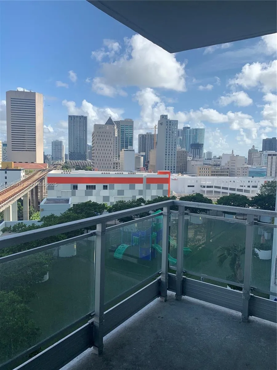 Foto de propiedad en 90 SW 3rd Street 1211, Miami, FL 33130 Miami con MLS# 