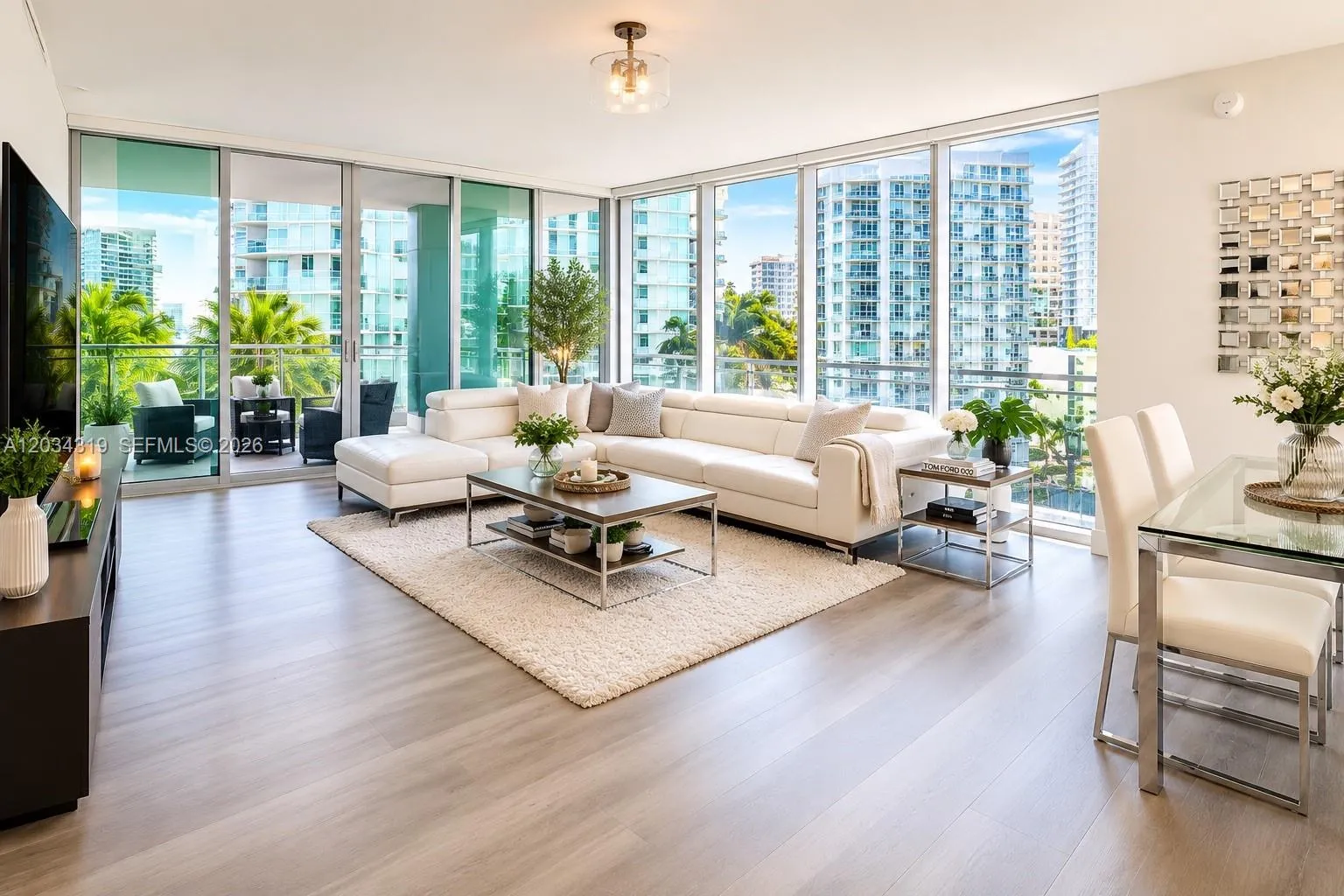 Foto de propiedad en 90 SW 3rd Street 1413, Miami, FL 33130 Miami con MLS# 
